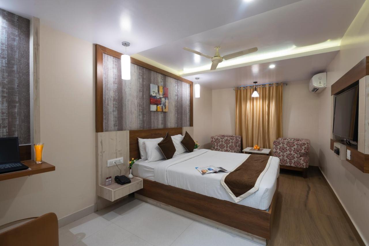 Hotel Monarch International Bangalore Exterior foto