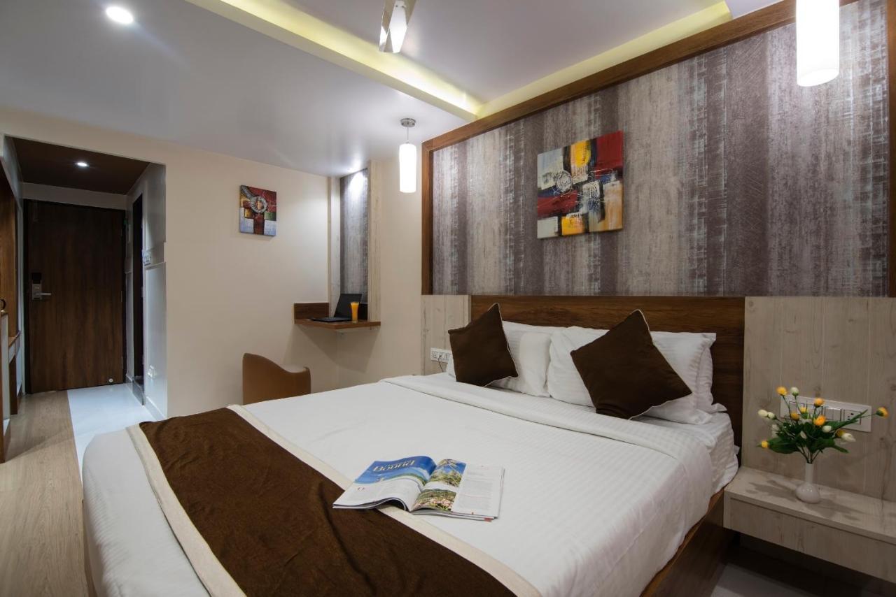 Hotel Monarch International Bangalore Exterior foto